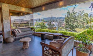 Casa de lujo en venta Colinas de Challuabamba