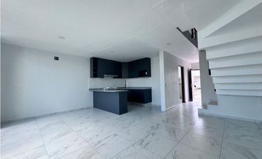 casa NUEVA en RENTA en Tesistán coto con ALBERCA frente a Walmart