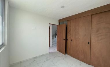 casa NUEVA en RENTA en Tesistán coto con ALBERCA frente a Walmart