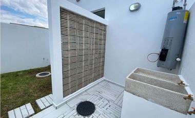 casa NUEVA en RENTA en Tesistán coto con ALBERCA frente a Walmart