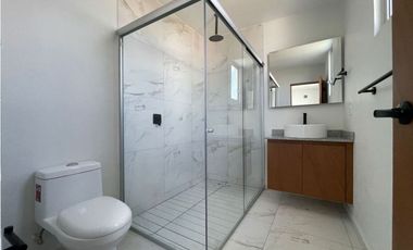 casa NUEVA en RENTA en Tesistán coto con ALBERCA frente a Walmart