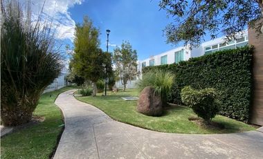 casa NUEVA en RENTA en Tesistán coto con ALBERCA frente a Walmart