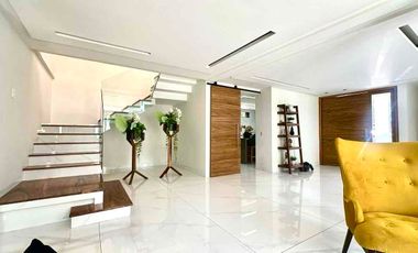 Moderna casa en venta en fraccionamiento Joyas del Pedregal