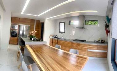 Moderna casa en venta en fraccionamiento Joyas del Pedregal