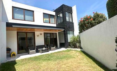 Moderna casa en venta en fraccionamiento Joyas del Pedregal