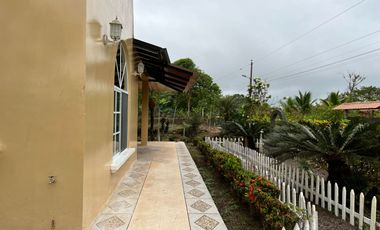 Casa en venta Pedro Vicente Maldonado - Vía Calacali la  Independencia sobre la vía Principal en Andoas