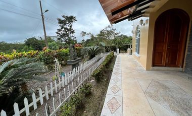 Casa en venta Pedro Vicente Maldonado - Vía Calacali la  Independencia sobre la vía Principal en Andoas