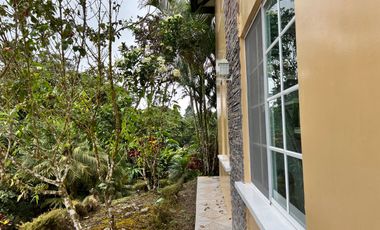 Casa en venta Pedro Vicente Maldonado - Vía Calacali la  Independencia sobre la vía Principal en Andoas