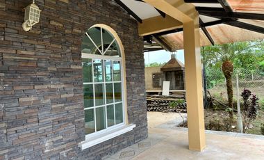 Casa en venta Pedro Vicente Maldonado - Vía Calacali la  Independencia sobre la vía Principal en Andoas