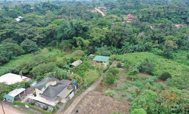 Casa en venta Pedro Vicente Maldonado - Vía Calacali la  Independencia sobre la vía Principal en Andoas