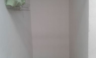 DISEWAKAN rmh DEPAN TAMAN,KT 3/KM 1,listrik 2200 watt