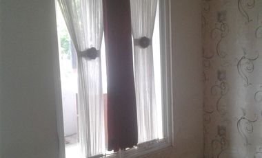 DISEWAKAN rmh DEPAN TAMAN,KT 3/KM 1,listrik 2200 watt