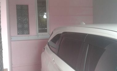 DISEWAKAN rmh DEPAN TAMAN,KT 3/KM 1,listrik 2200 watt