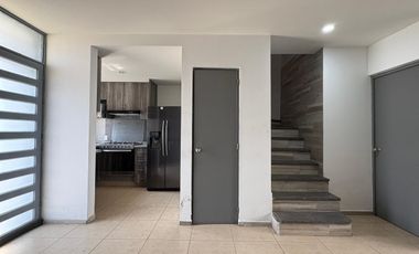 Casa en renta AMUEBLADA, por la zona del Fortín