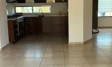 CASA EN RENTA. FRACCIONAMIENTO PUERTA MAGNA