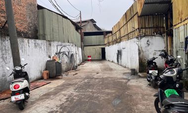 Dijual Cepat Gudang dan Tanah di Kapuk Kayu Besar. Hadap Jalan Raya. Bebas Banjir