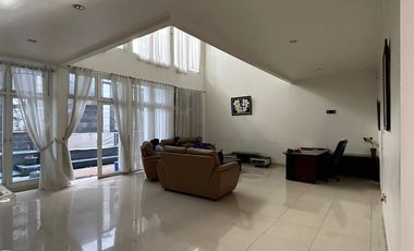 Disewakan Rumah Luas dan Nyaman di Pondok Kuwera, Condet