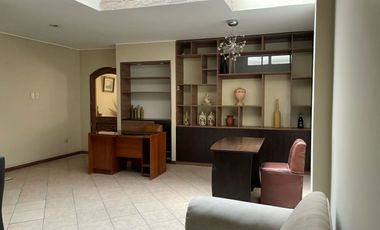 Alquilo Casa Con Excelente Ubicación En Chincha Alta