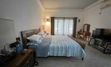 Very Well-Maintained Modern House for Sale in Merville Park, Parañaque City