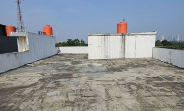 Ruko 3 Lantai Lokasi Strategis di Serpong