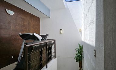 Amplia casa con uso versátil en Colonia Magaña – Ideal para vivir, invertir o negocio