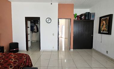 Amplia casa con uso versátil en Colonia Magaña – Ideal para vivir, invertir o negocio