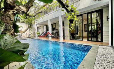 Rumah Modern Tropis Dalam Komplek Premium Di Kemang