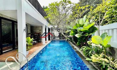 Rumah Modern Tropis Dalam Komplek Premium Di Kemang