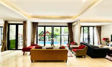 Rumah Modern Tropis Dalam Komplek Premium Di Kemang