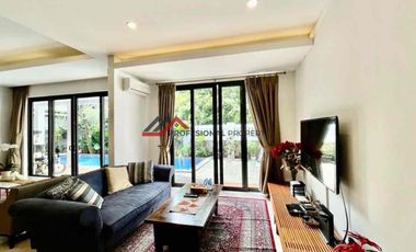 Rumah Modern Tropis Dalam Komplek Premium Di Kemang
