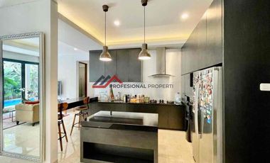 Rumah Modern Tropis Dalam Komplek Premium Di Kemang