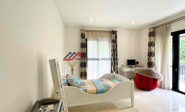 Rumah Modern Tropis Dalam Komplek Premium Di Kemang