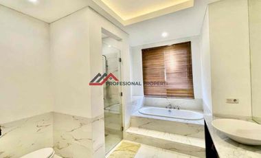 Rumah Modern Tropis Dalam Komplek Premium Di Kemang