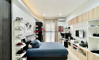 Rumah Modern Tropis Dalam Komplek Premium Di Kemang