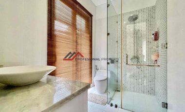 Rumah Modern Tropis Dalam Komplek Premium Di Kemang