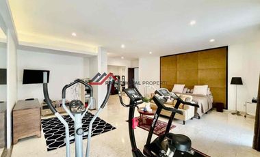 Rumah Modern Tropis Dalam Komplek Premium Di Kemang