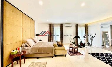 Rumah Modern Tropis Dalam Komplek Premium Di Kemang