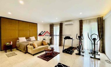 Rumah Modern Tropis Dalam Komplek Premium Di Kemang