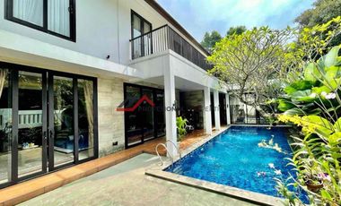 Rumah Modern Tropis Dalam Komplek Premium Di Kemang