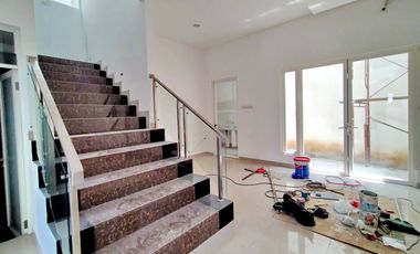 DIJUAL - DISEWA Rumah 2 Lantai International Village, Citraland Surabaya Barat