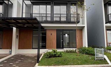 Tarubhawana istimewa tidak nempel depan taman