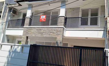 Disewakan Rumah Tebet, Dpn Taman