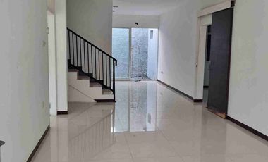 Disewakan Rumah Tebet, Dpn Taman