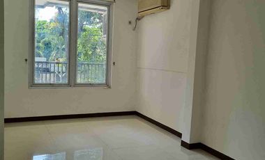 Disewakan Rumah Tebet, Dpn Taman