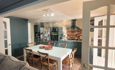 Vende Hermosa Casa Remodelada 3d 2b en La Florida - Pasaje Cerrado