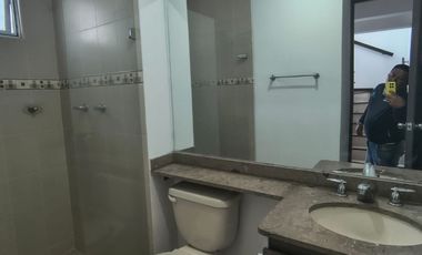 ALQUILO EXCELENTE CASA TRIPLANTA AL SUR DE CALI EN VALLE DEL LILI.