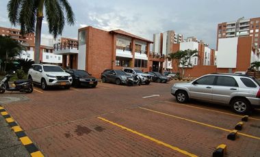 ALQUILO EXCELENTE CASA TRIPLANTA AL SUR DE CALI EN VALLE DEL LILI.