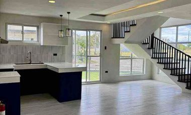 3 Bedroom House for Sale in West Wing Residences