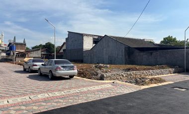 THE ROYAL DURIAN cluster premium di pusat Banyumanik