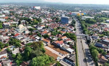 THE ROYAL DURIAN cluster premium di pusat Banyumanik